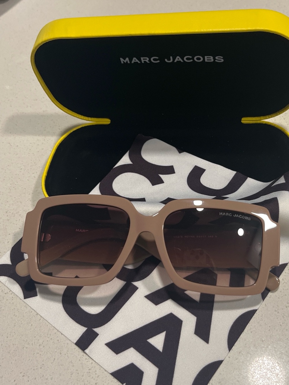 Marc Jacobs Rectangular Sunglasses BRAND NEW - Picture 2 of 8